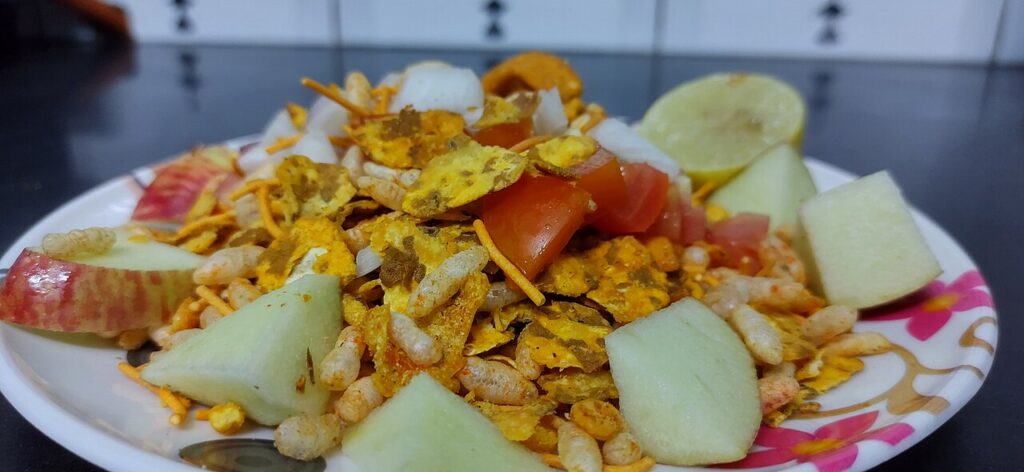Bhel Puri (Indian Puffed Rice and Vegetable Snack)