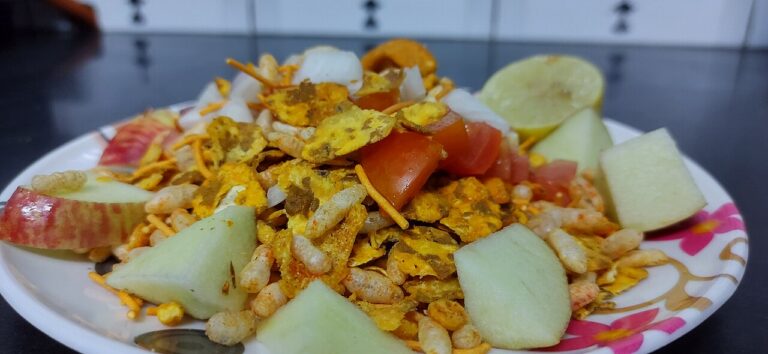 Bhel Puri (Indian Puffed Rice and Vegetable Snack)