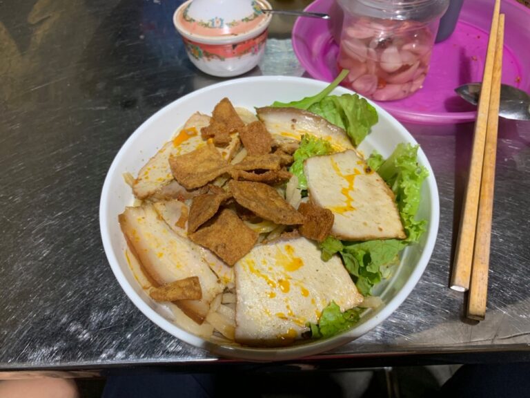 Cao lầu (Vietnamese Pork Noodles with Greens)