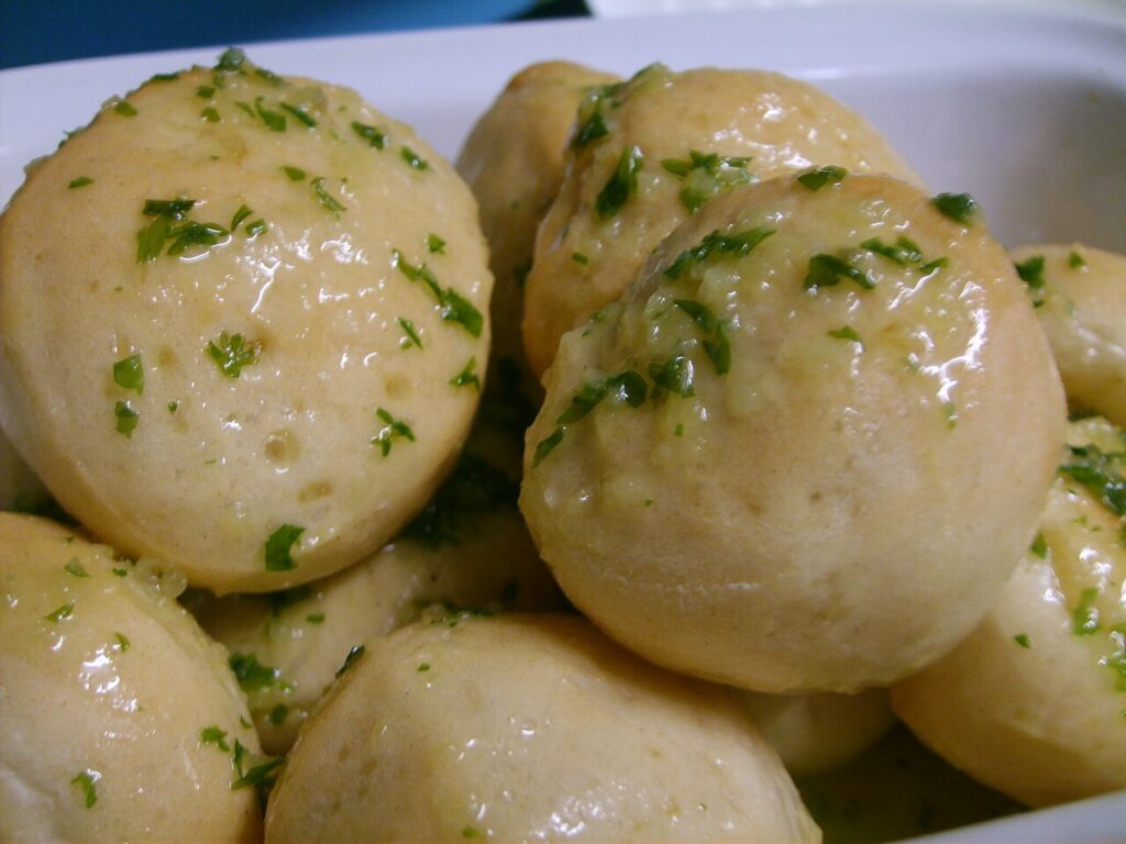 Deep Fried Chickpea Dough Balls (Chyueeam)
