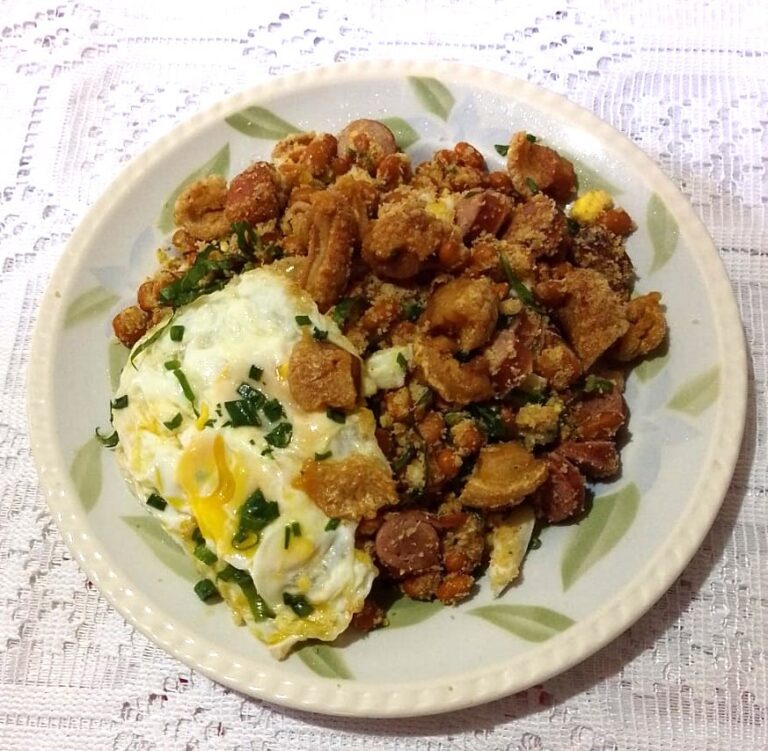 Feijão Tropeiro (Brazilian Beans and Sausage)
