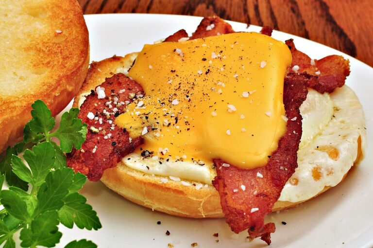 Fried Bacon and Egg Sandwich (Homemade Egg McMuffin)