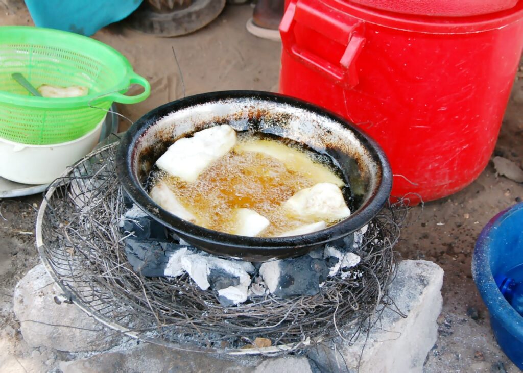 Nigerian Palm Oil Boiled Yam (Ji Mmanu)