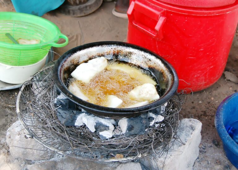 Nigerian Palm Oil Boiled Yam (Ji Mmanu)