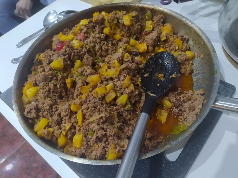 Picadillo (Beef with Potatoes and Tomatoes)