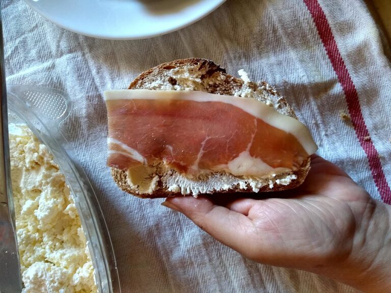Pork Tenderloin with Asparagus and Prosciutto