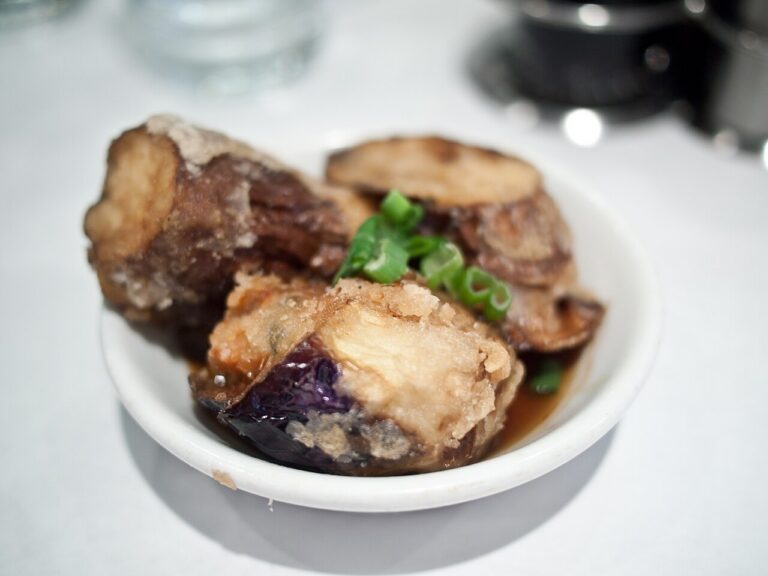 Egyptian Stuffed Eggplant (Mahshi Betinjan)