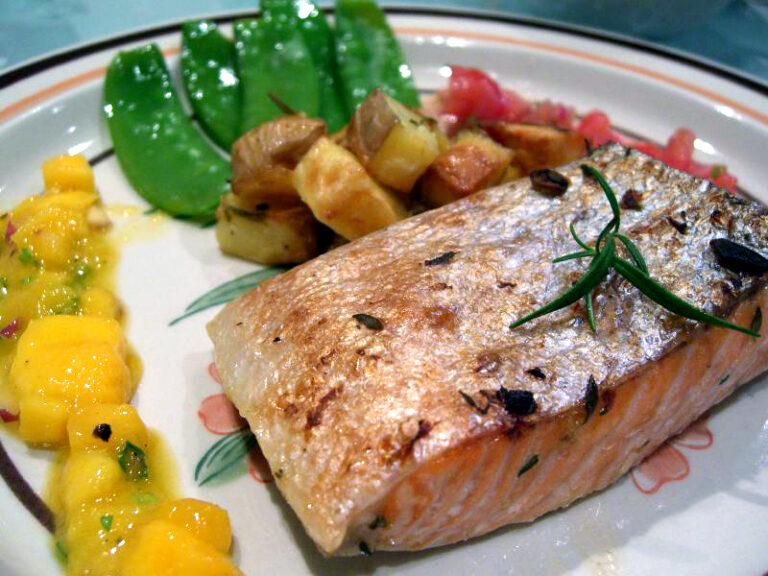 Grilled Salmon with Mango Salsa