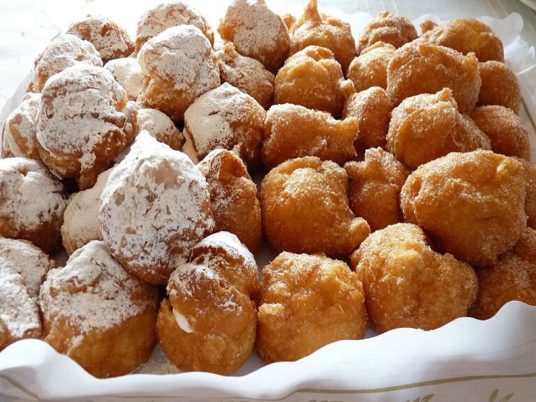 Buñuelos (Sweet Fried Pastry)