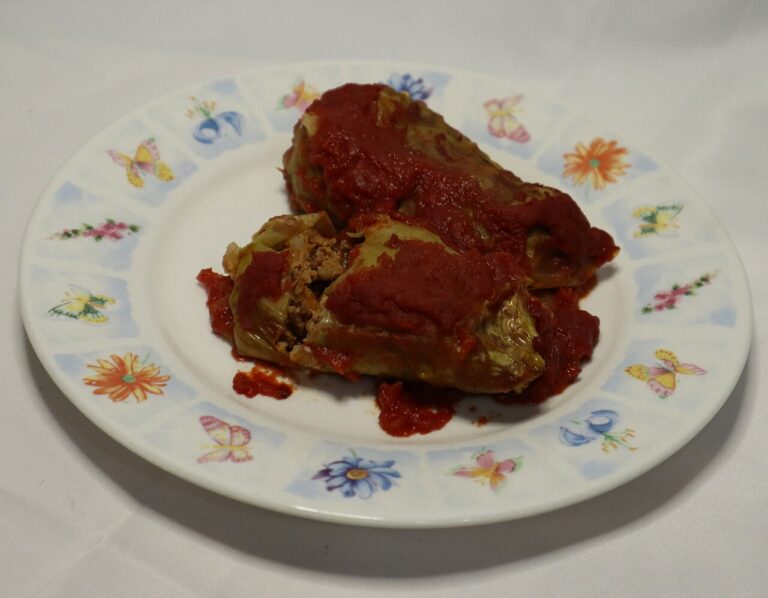 Cabbage Rolls in Tomato Sauce (Holubtsi)