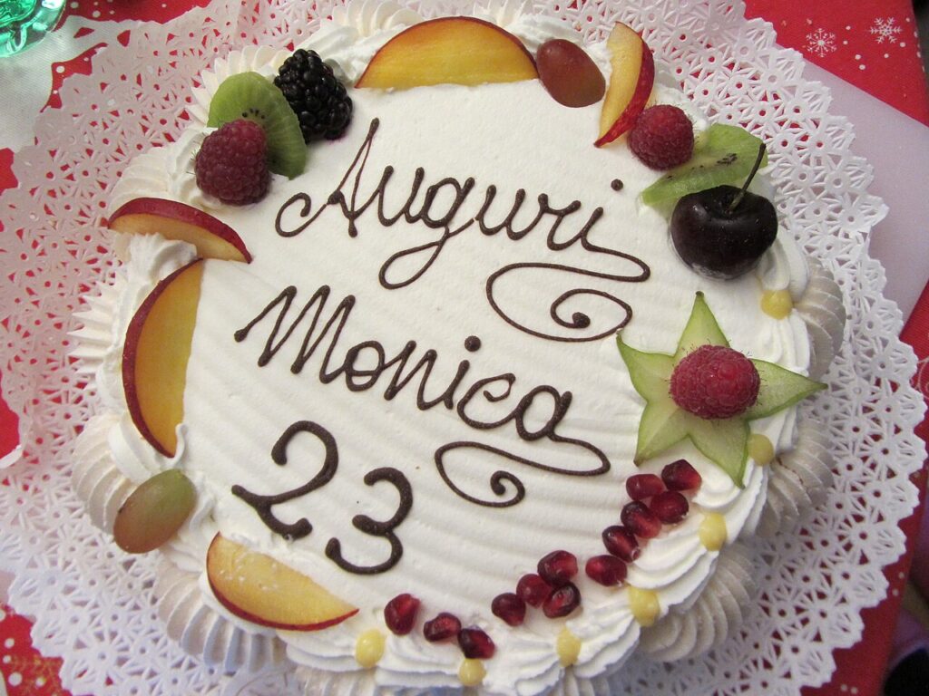 Meringata di Frutta in Coppa (Meringue with Fruit and Cream)