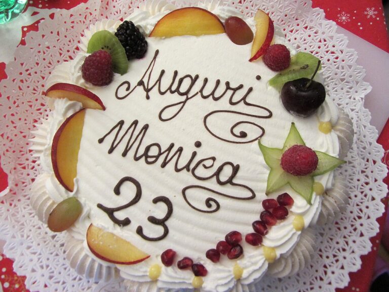 Meringata di Frutta in Coppa (Meringue with Fruit and Cream)
