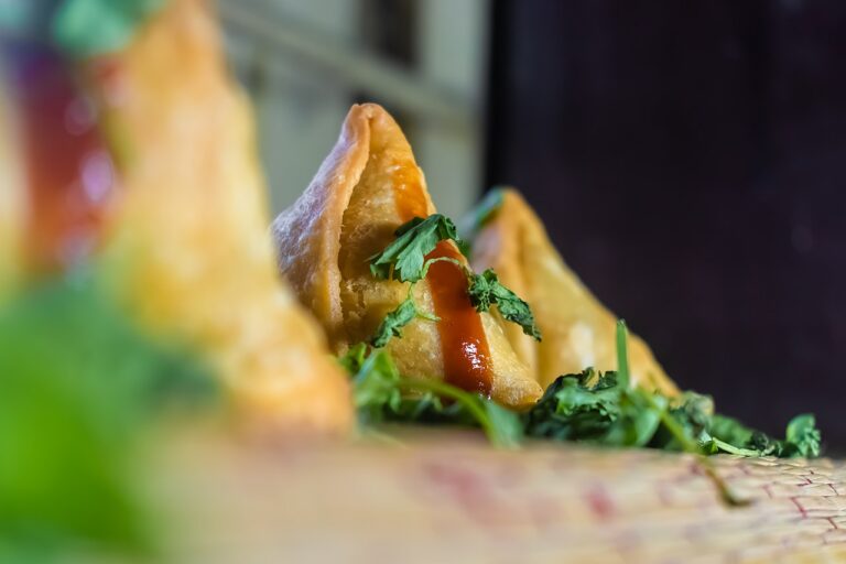 Potato Samosas (Aloo Pies)