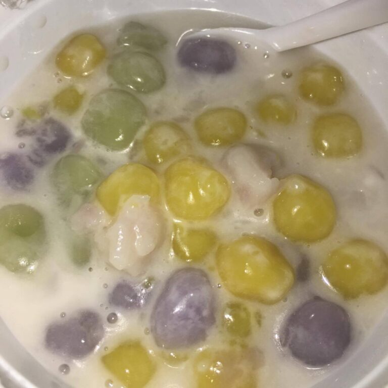 Thai Rice Balls in Coconut Milk (Bua Loi)