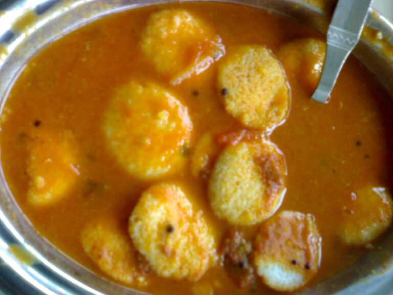 Idli (Steamed Rice and Black Gram Bread)