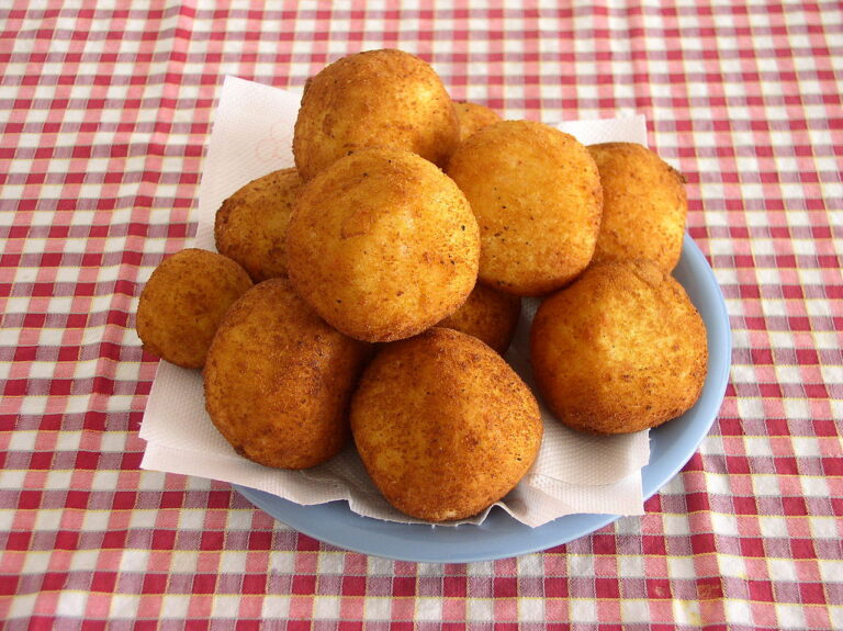 Arancini (Italian Fried Rice Balls)
