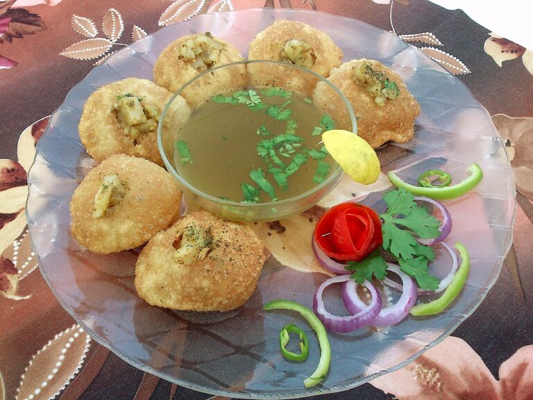 Bread Filled with Potato Curry (Pani Puri)