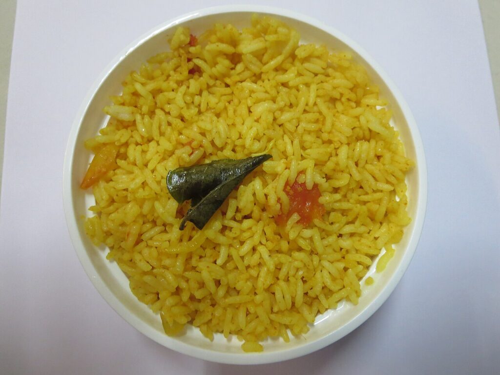 Puliyodarai (South Indian Tamarind Rice)