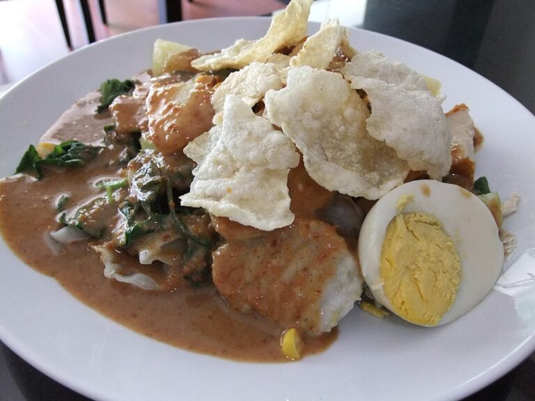 Gado-gado (Indonesian Salad with Peanut Sauce)