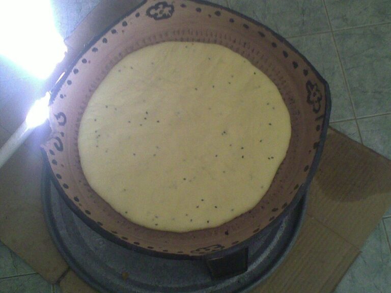 Kesra (Algerian Semolina Flatbread)