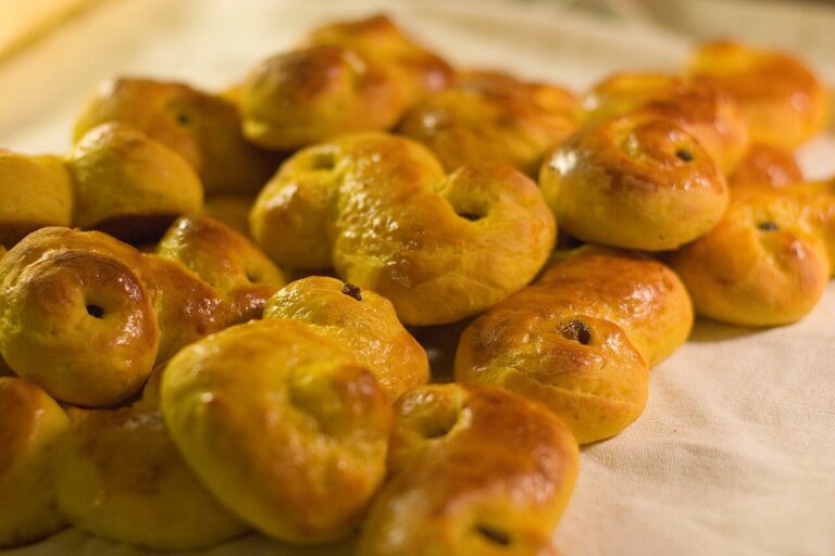 Luciabullar (Scandinavian Saffron Buns)