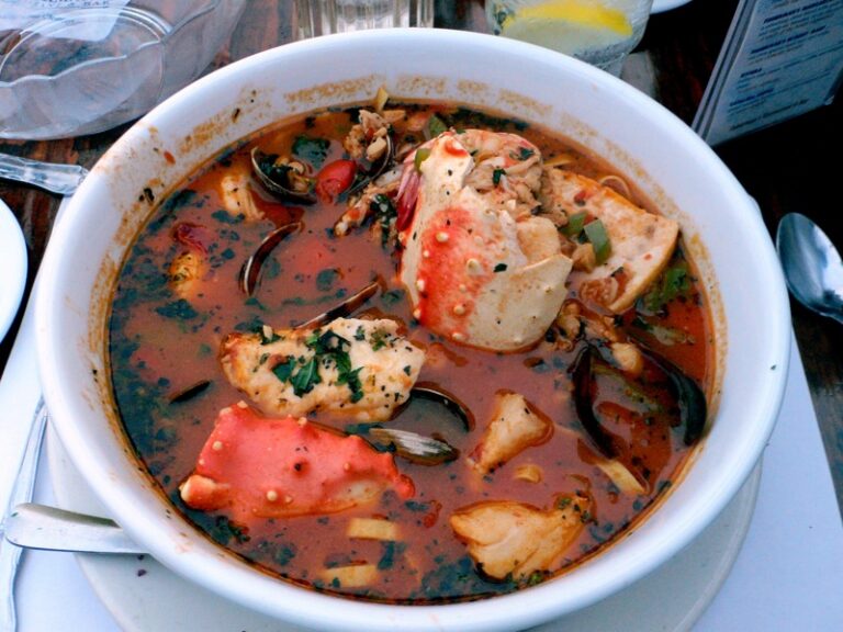 Cioppino (Italian Seafood Stew)