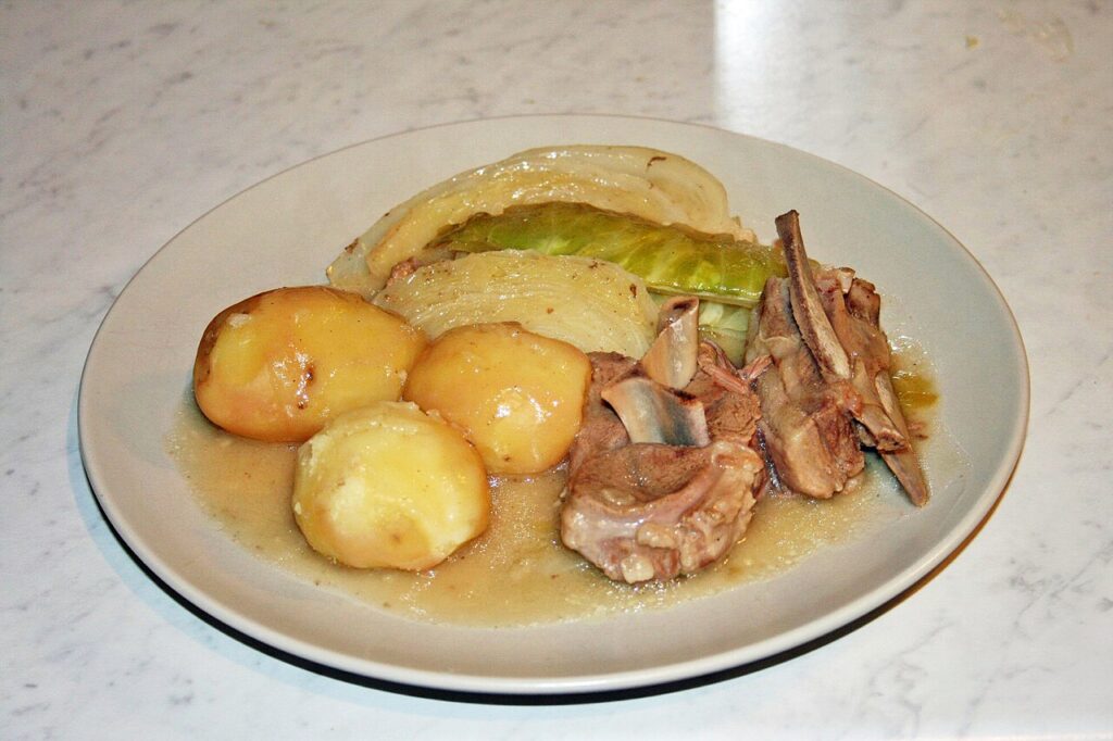 Fårikål (Norwegian Lamb and Cabbage Stew)