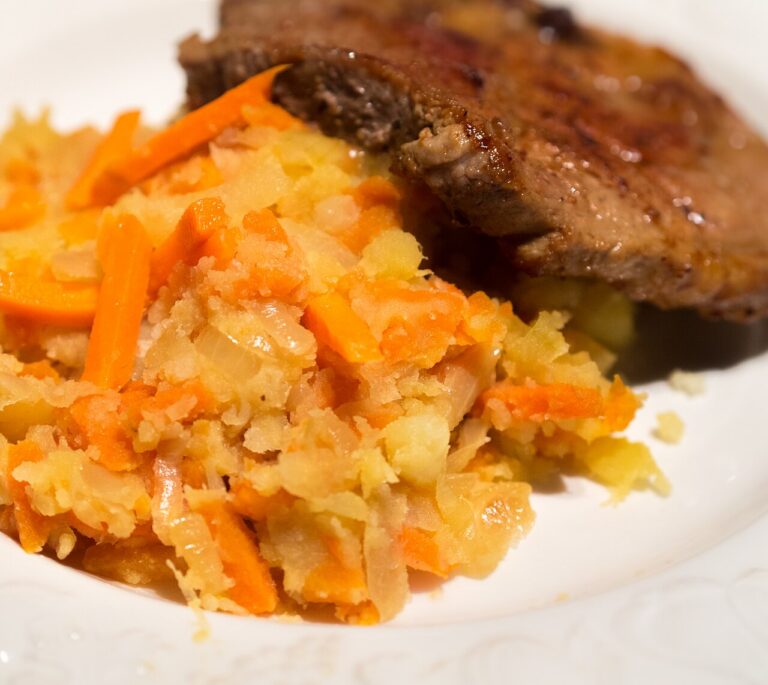 Hutspot (Dutch Mashed Vegetables)