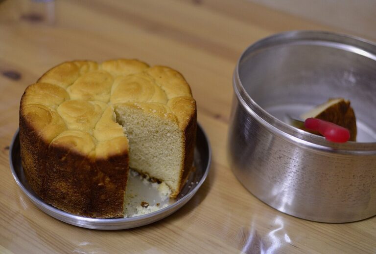 Kubaneh (Yemenite Pull-Apart Bread)