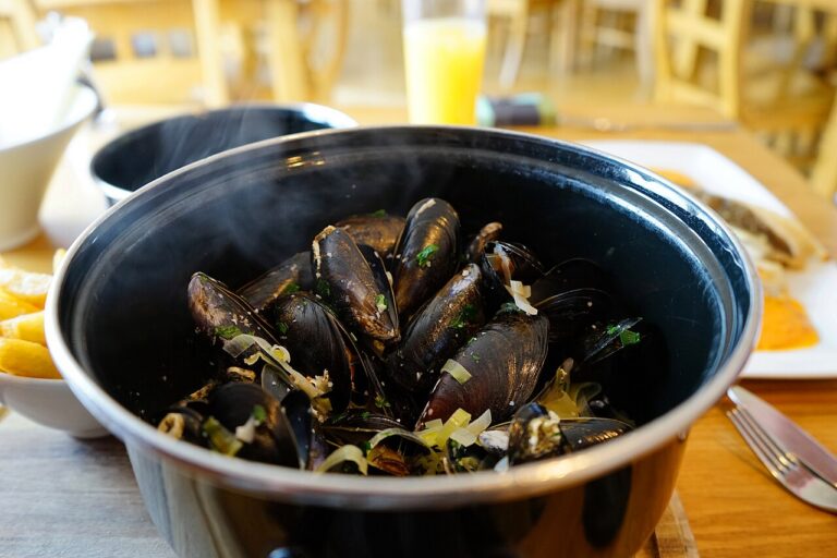 Mussels in Onion and Butter Sauce (Moules Mariniere)