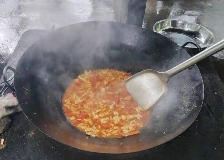 Stir-fried tomato and scrambled eggs
